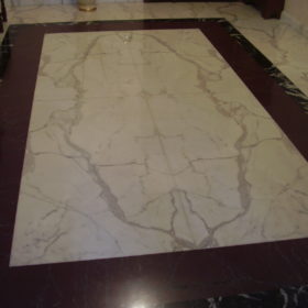 macchia aperta calacatta con riquadro nero marquina rosso laguna